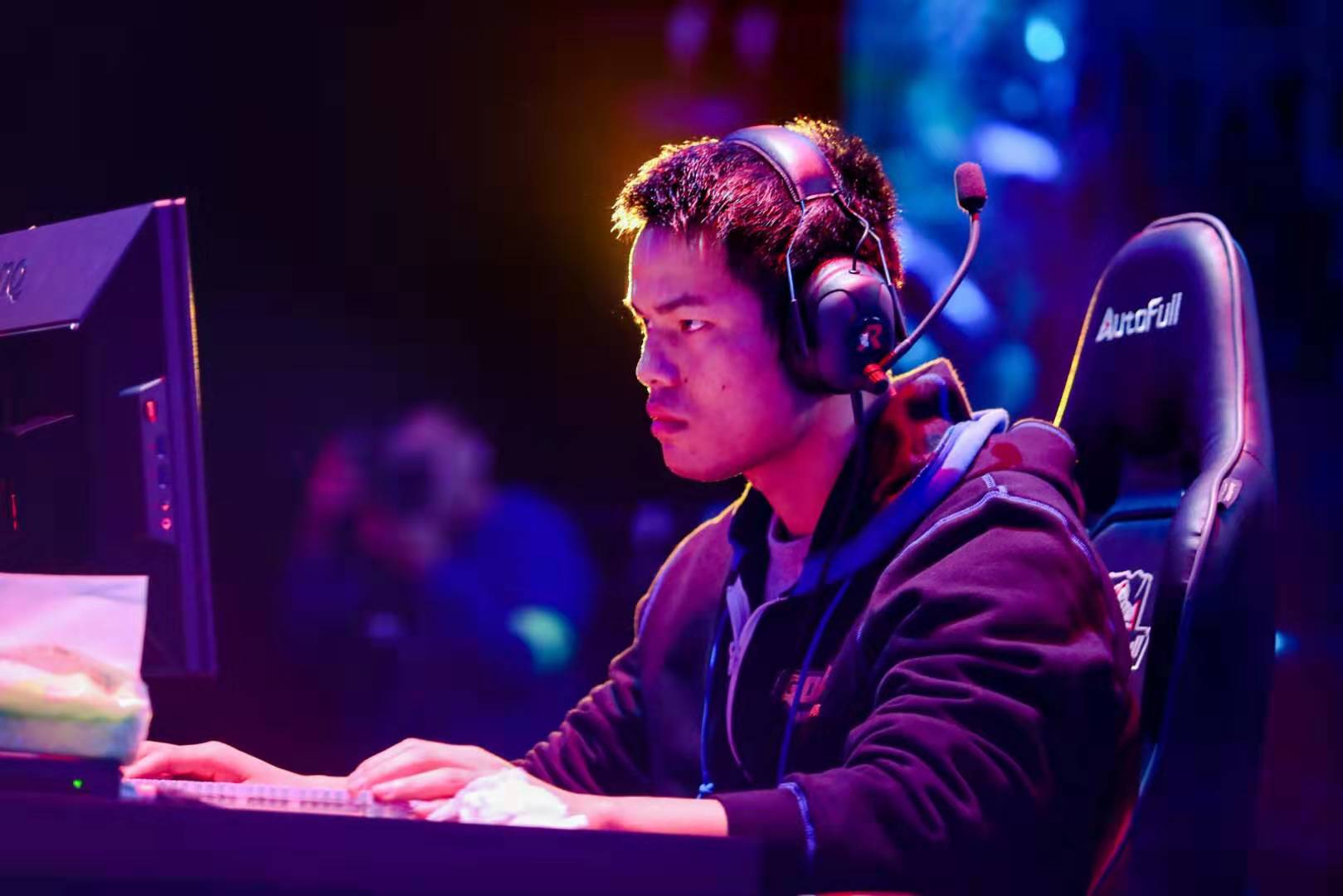 话锋转向足 话锋转向足