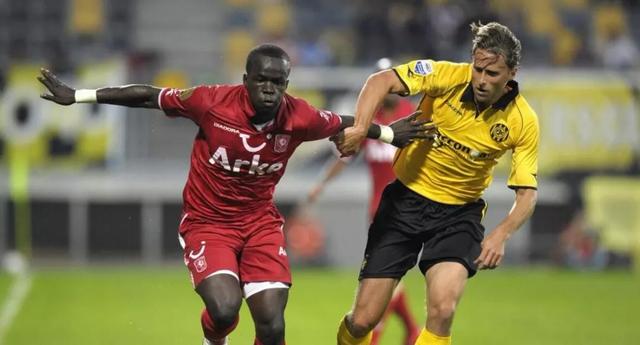 他把无球跑 他把无球跑